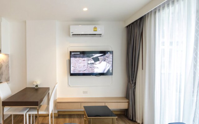 Stylish One Bedroom Apartment at Surin by Aristo