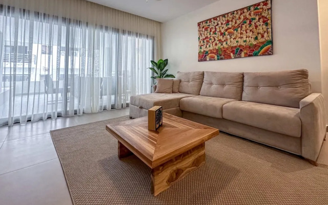 Gorgeous 2 BR Luxury Apartment