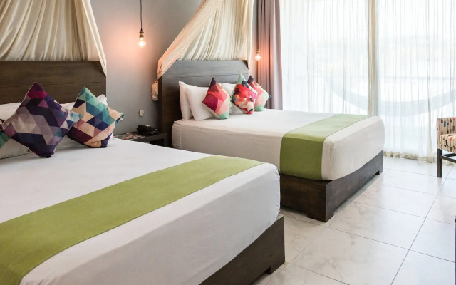 Soho Playa Hotel