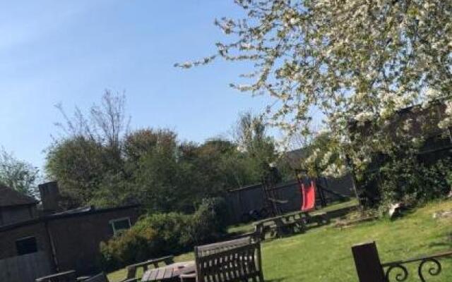 The Raven Hotel - Inn