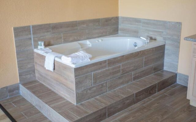 The Crossroads Hotel & Suites