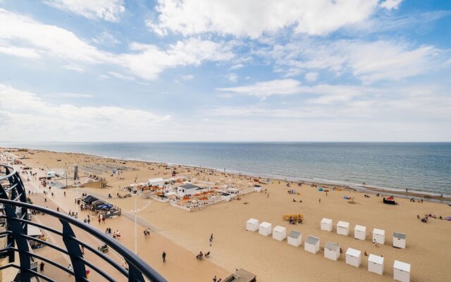 Apartment by Zeedijk With Sea View