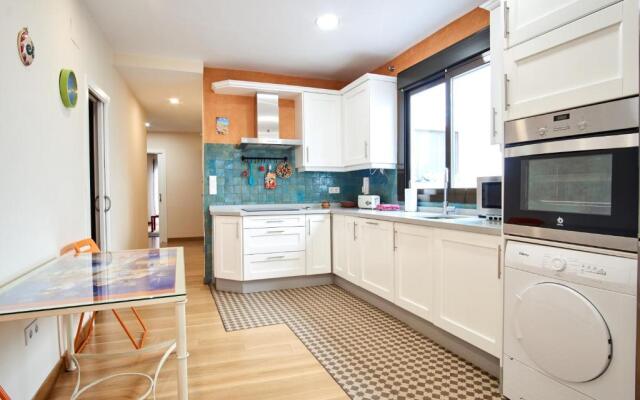 Rodrigo Triana Courtyard by Valcambre