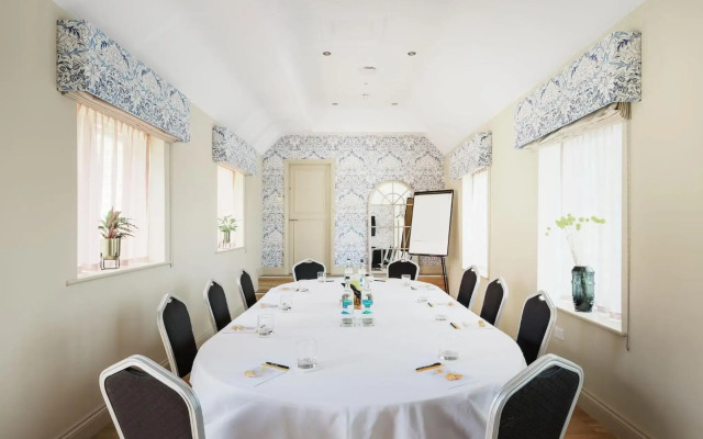 voco Lythe Hill Hotel & Spa by IHG