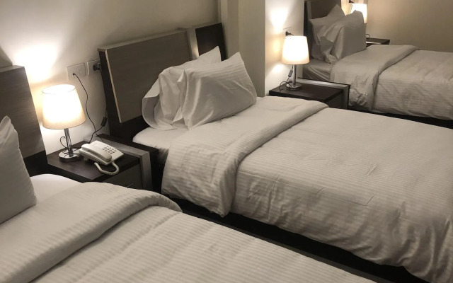 Pyramid Edge Hotel & Exclusive Pyramids View Rooftop