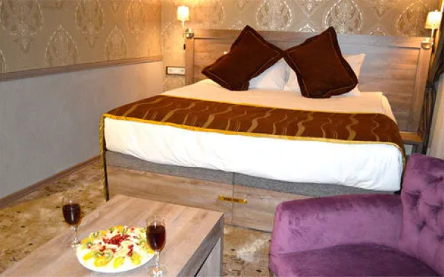 Avalon Hotel