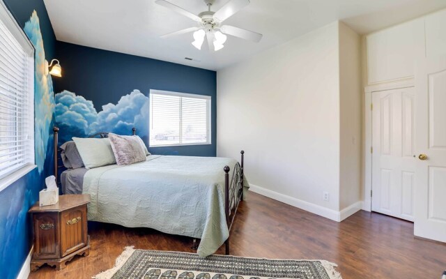 Spacious Hildale House w/ Large Deck!