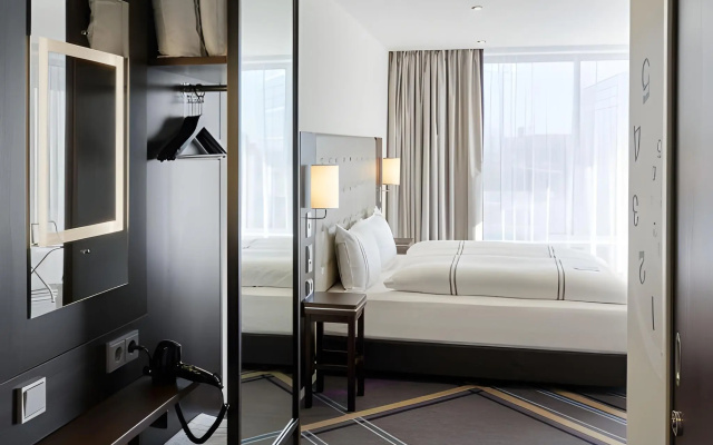 Premier Inn Hamburg City Zentrum - Image 5