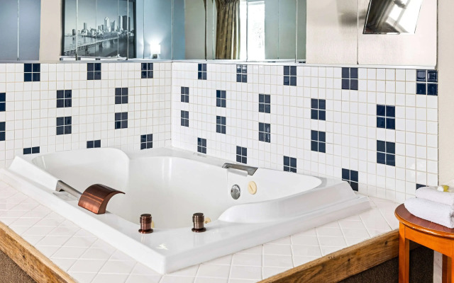 Super 8 by Wyndham Pittsburgh/Monroeville