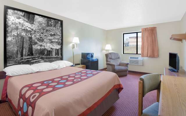 Super 8 by Wyndham Altoona