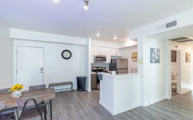 Modern 2br Apartment On Gordon St Hollywood 2 Bedroom Apts by RedAwning