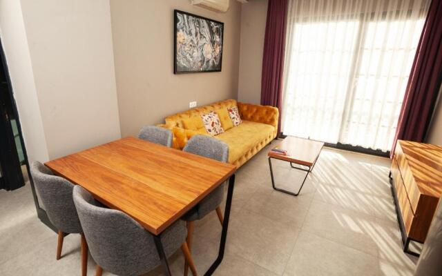 1 Room, Luxury shared pool apartment