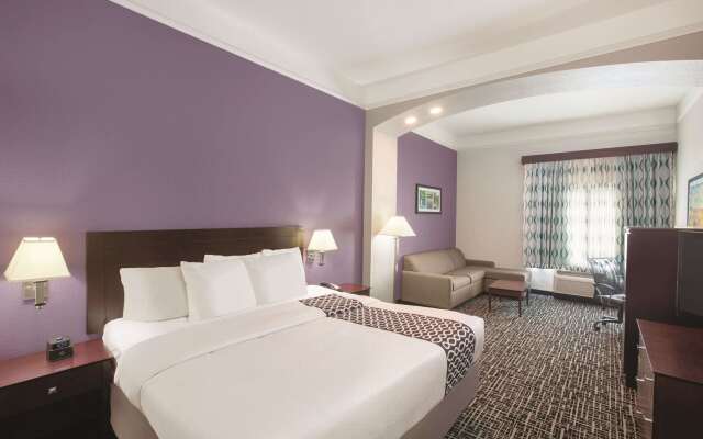 La Quinta Inn & Suites by Wyndham Mansfield TX