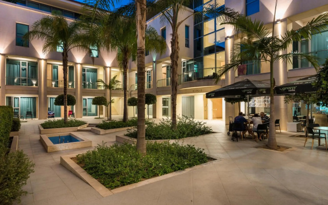 Trianon Luxury Apartments & Suites