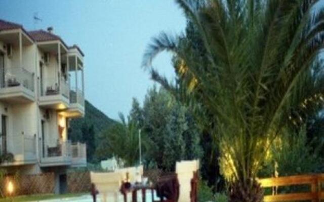 Hotel Yades