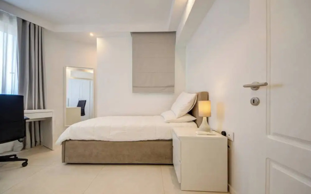 Luxury Penthouse With Private Pool and sea Views, Sleeps 6
