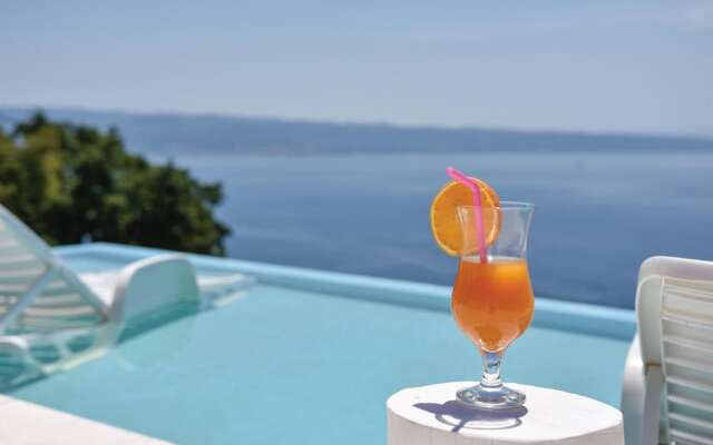 Stunning Home in Podstrana With Wifi and 3 Bedrooms