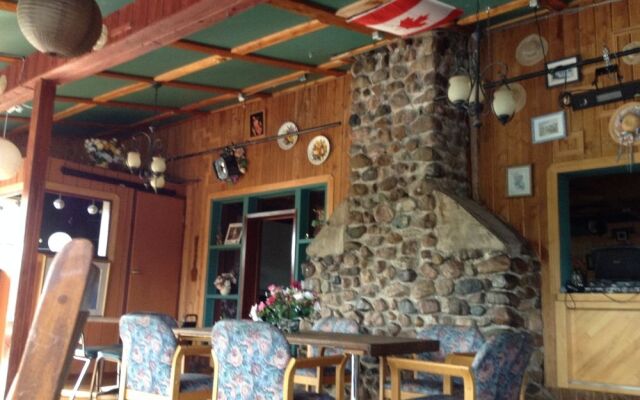 Sturgeon River Inn & Restaurant