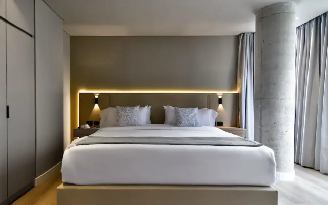 w Elegant 1BR w/ Great Deco in Unicentro