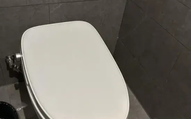 Orange hotel