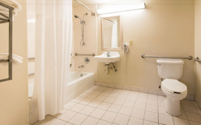 SOMA Park Inn – Civic Center