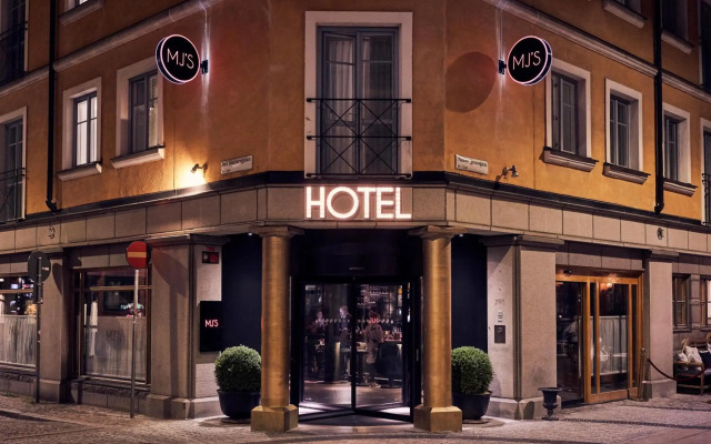 hotelImage