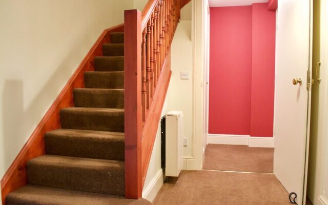 2 Bedroom Abbeyhill Apartment
