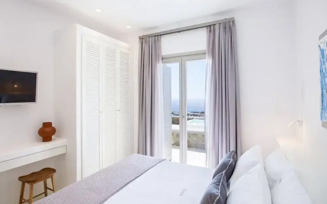 Nice Villa at Kalafatis Beach