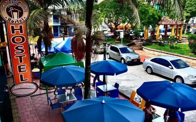 Tomate Cafe Hostel