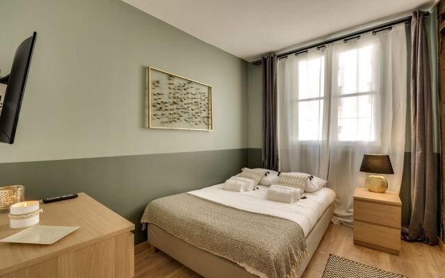 Beautiful Triplex in the center of Paris