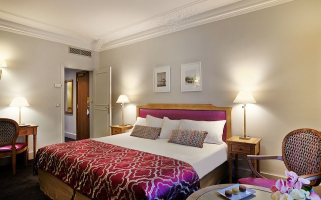 Royal Hotel Paris Champs Elysées