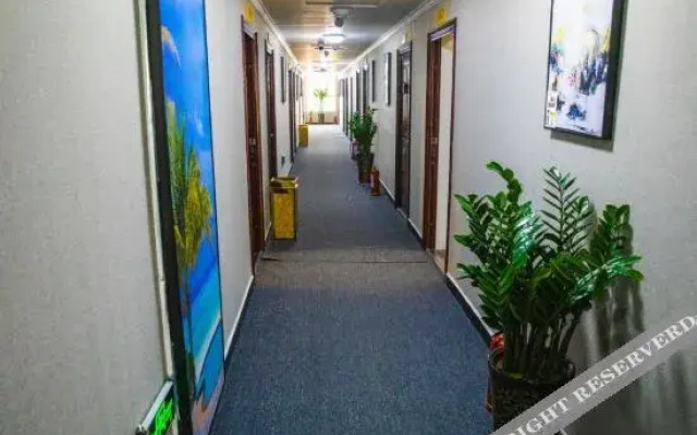 Yaxin Hotel (Zhumadian Bus Terminal Station West High-speed Railway Station)