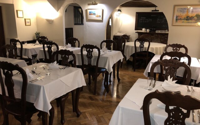 Home Farm Hotel
