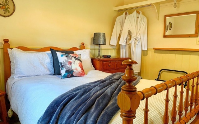 Cherry Plum Cottages – Guest Rooms – Port Fairy