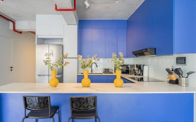 w Spectacular 2BR in Plaza Herrera