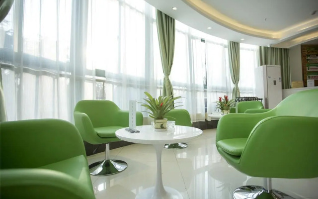 Vatica XuZhou XinYi Railway Station Square Hotel