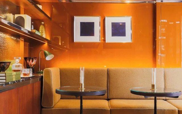 Confidential Room 5, a Stone's Throw From the Louvre