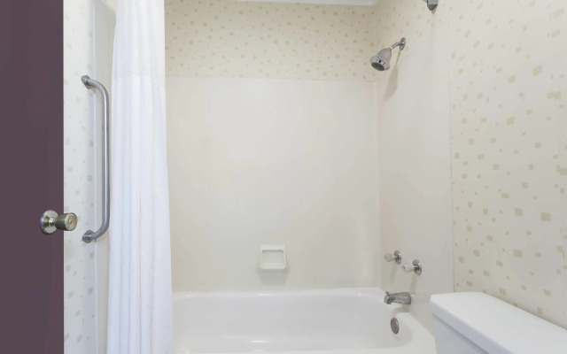 Travelodge by Wyndham Seymour