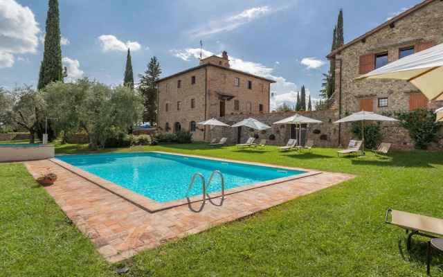Tuscan Cottage With 2 Pools
