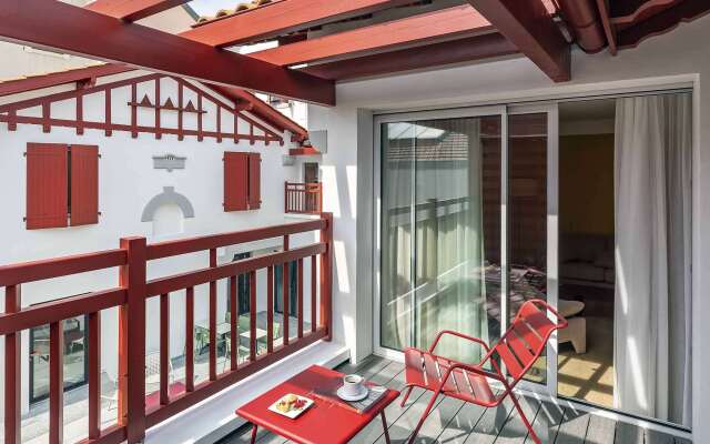 Kemaris Hotel