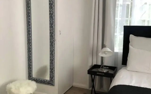 Charming Executive Studio, Solar Power, Wifi