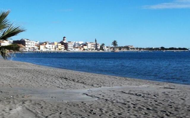 Beautiful 3 bed, 2 bath modern apartment