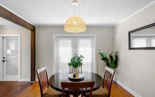 House on 6th- 3 Bed/2 Bath Home Located a Short Drive to Downtown Gulfport