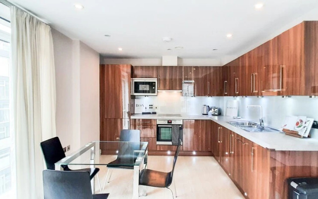 Two Bed Serviced Apt in Old Street