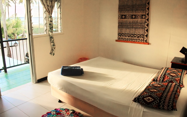 Travellers Beach Resort - Hostel