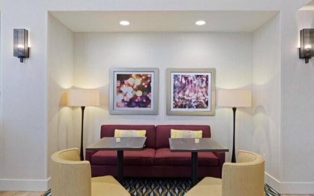 Hampton Inn & Suites-Seattle Woodinville WA
