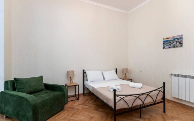 Bright and cozy 1BR apt in the heart of Tbilisi