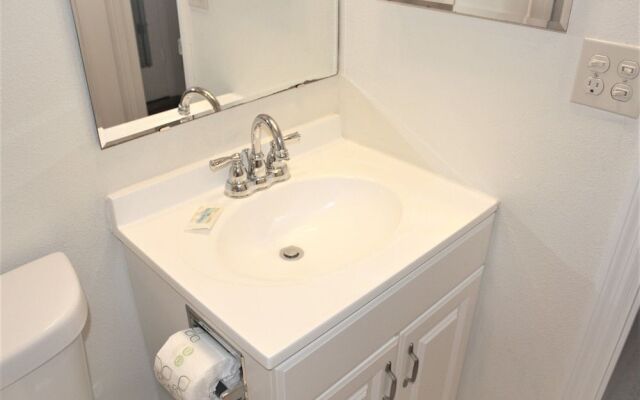 Jamaica Royale 304 - 2 Br Condo