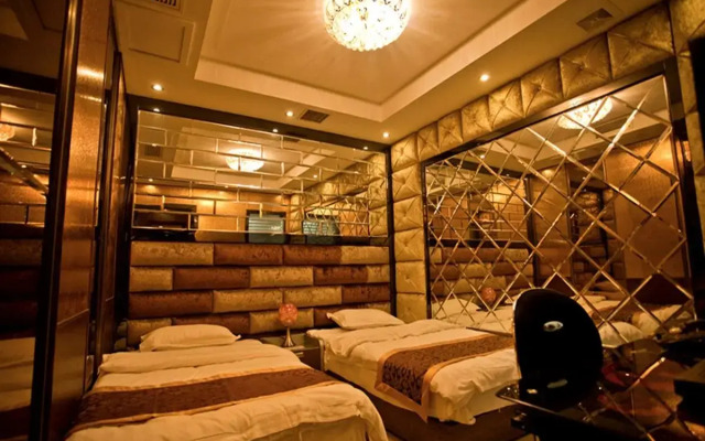 Qingdao Laiyinbao Business Hotel