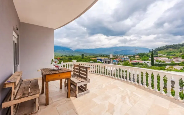 Hometown Apartment in Gjirokaster